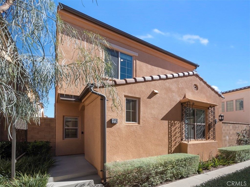 listing image 130725698486620197420