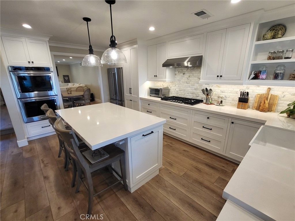 listing image 0