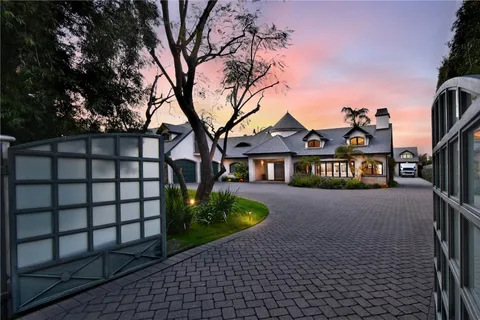 13157 Chandler Boulevard, Sherman Oaks, CA 91401 - MLS#: SR25054292