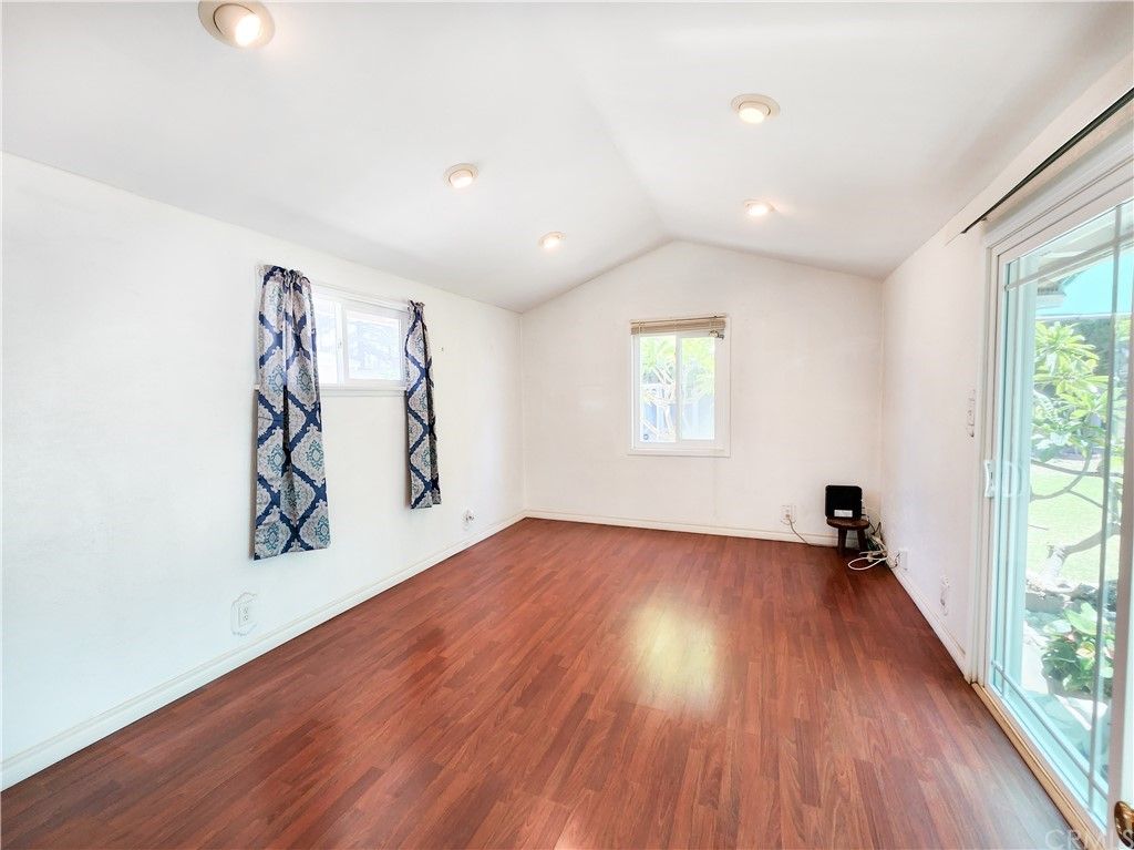 listing image 130727118787802879907