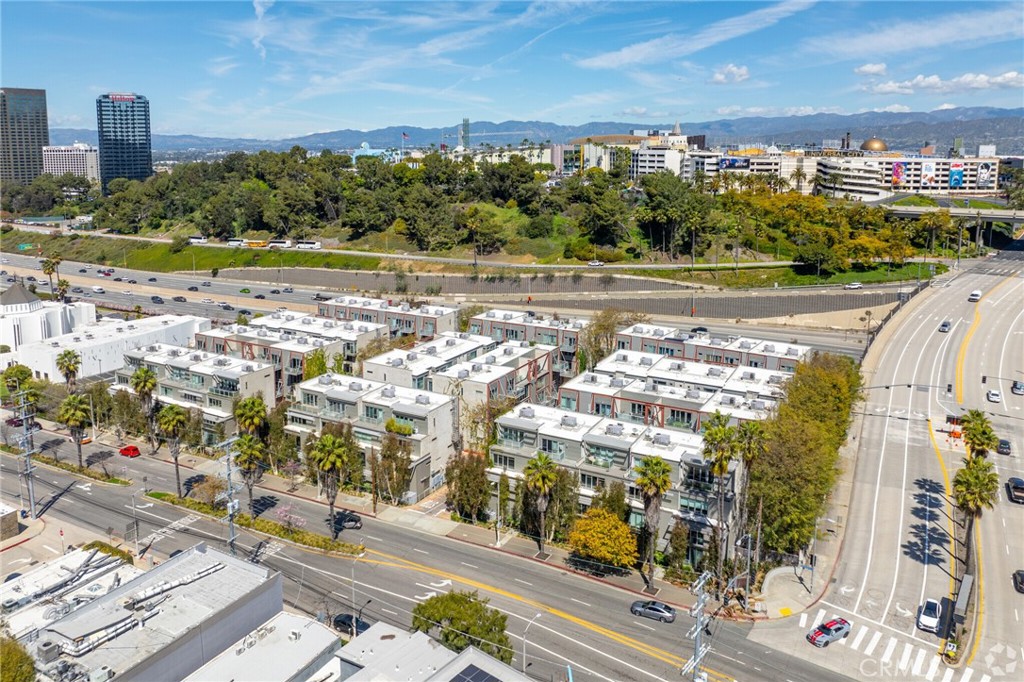 Properties 3 3450 Cahuenga Boulevard W 303