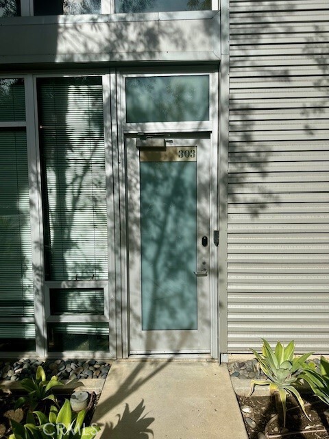Properties 2 3450 Cahuenga Boulevard W 303