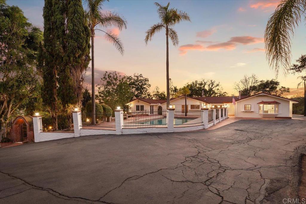 748 Old Oak Ridge