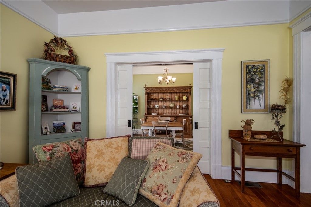 listing image 130727354355043827762