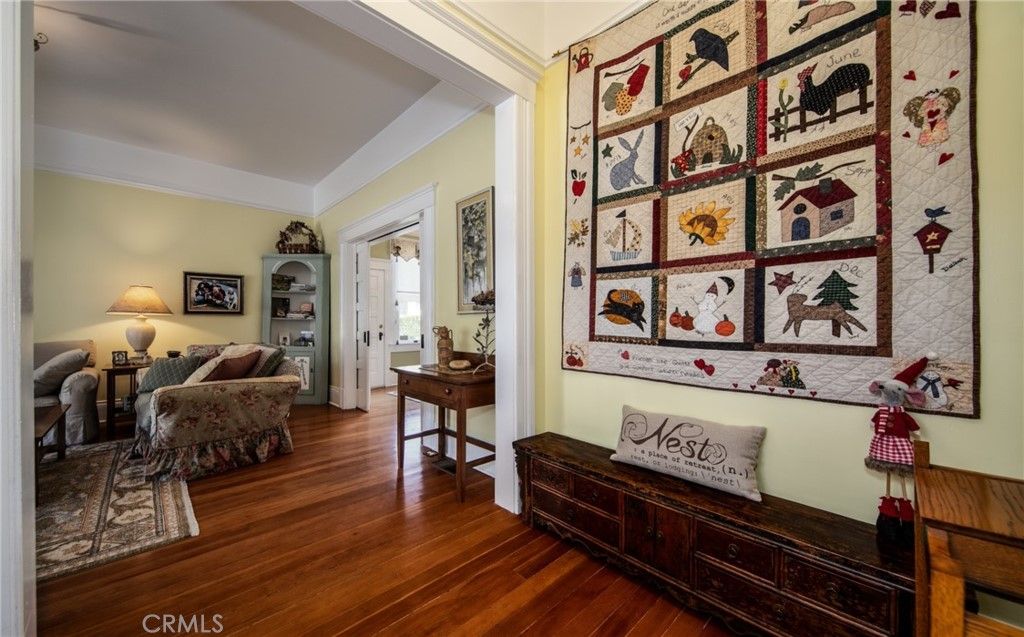 listing image 130726835230410893312
