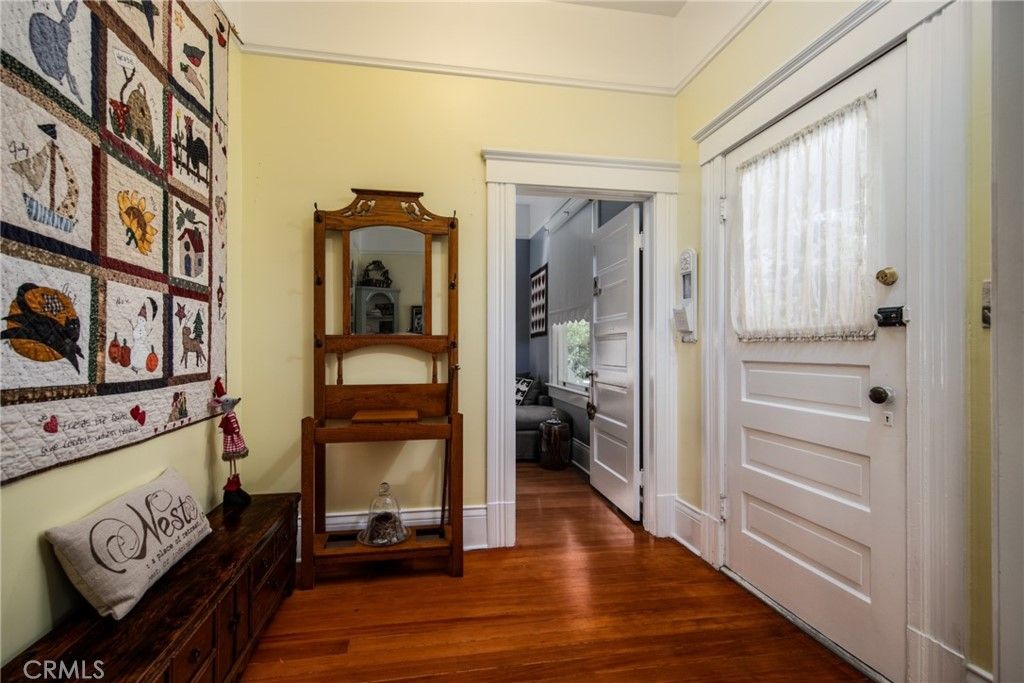 listing image 130720292597973116874
