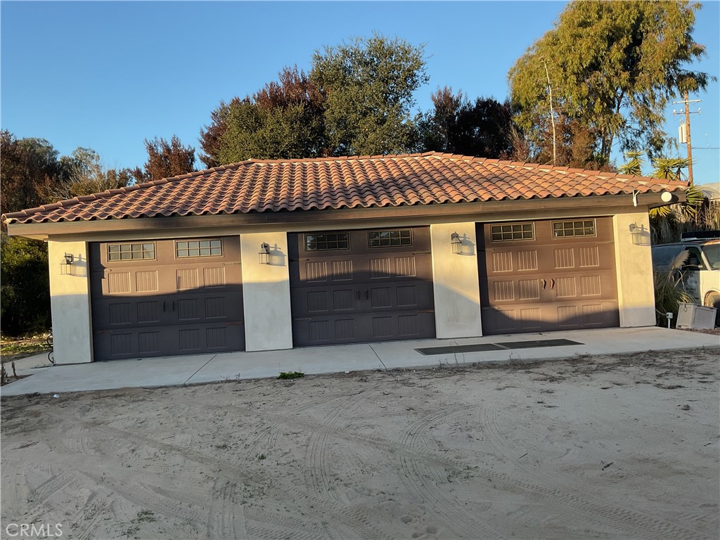 808 Albert Way
