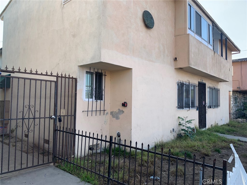 1260 E 4th Street 8