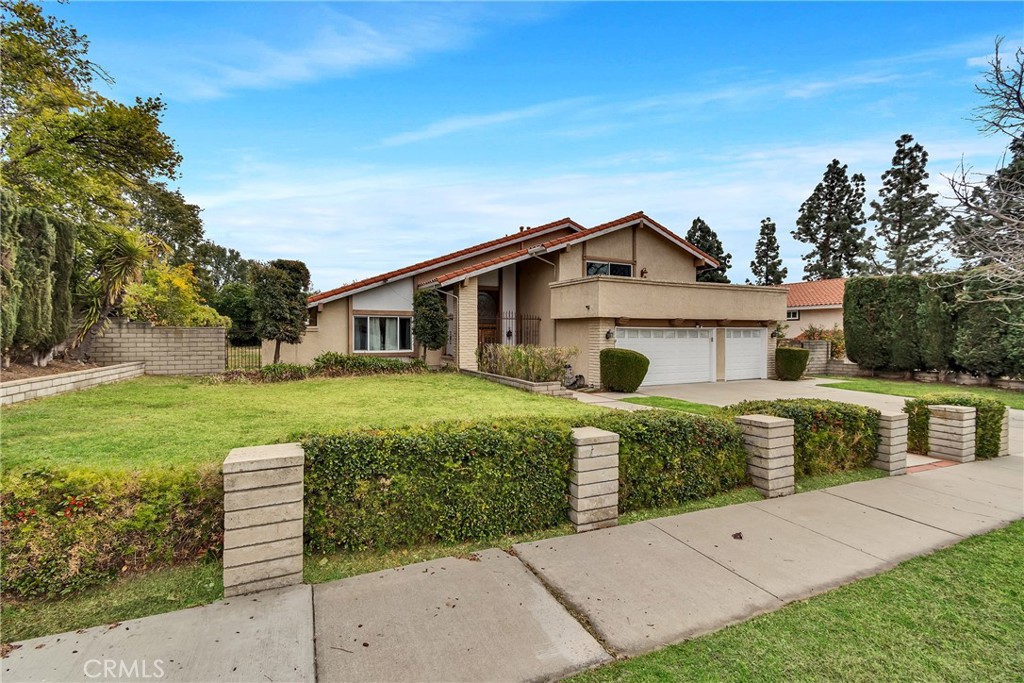 2112 N Vallejo Way