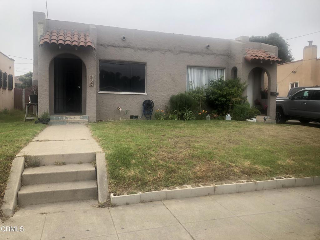 Great investment opportunity. Or live in one and rent. . Location is fabulous, close to school, downtown and near to ventura Co. beautiful beaches