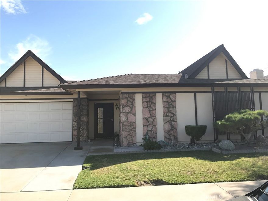 THIS BEAUTIFUL 1900 SQ.FT SINGLE STORY HOME HAS 4 BEDROOMS, 3 BATHS, AN OPEN FLOOR PLAN LIVING AND KITCHEN AREA AND A GOOD SIZE FAMILY ROOM. THIS LAYOUT INCLUDES A PRIVATE COURTYARD ENTRYWAY AND A LARGE PATIO AND MANICURED LAWN IN THE BACK. PLEASING CURB APPEAL, WELL MAINTAINED IN ITS ORIGINAL CONDITION.  HARD TO FIND SINGLE STORY WITH AN ACCOMMODATING LAYOUT.  A/C READY. QUIET LOCATION. STEPS FROM ELEMENTARY SCHOOL. CLOSE TO SHOPPING AND EASY ACCESS TO FREEWAYS.