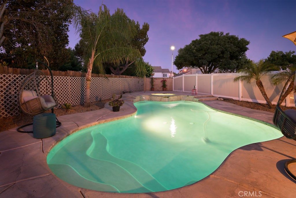 listing image 130728331232243704313