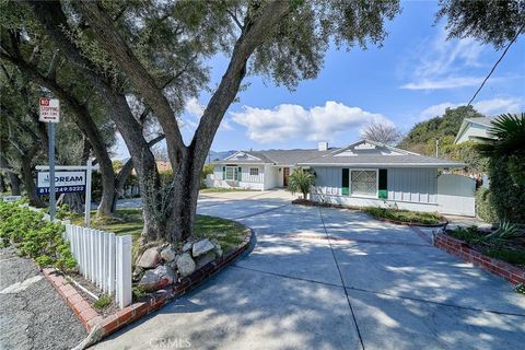 A home in La Crescenta