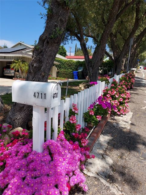 A home in La Crescenta