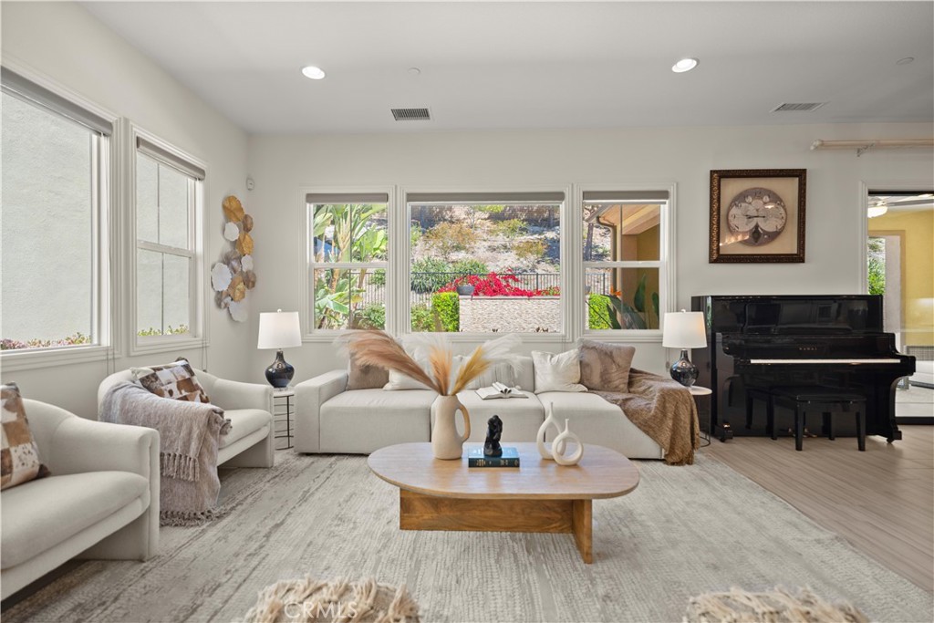 275 Pinnacle Drive