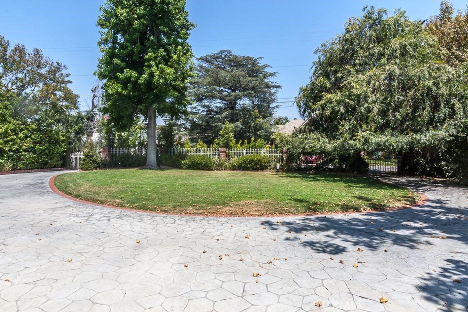 Properties 3 4645 Ledge Avenue
