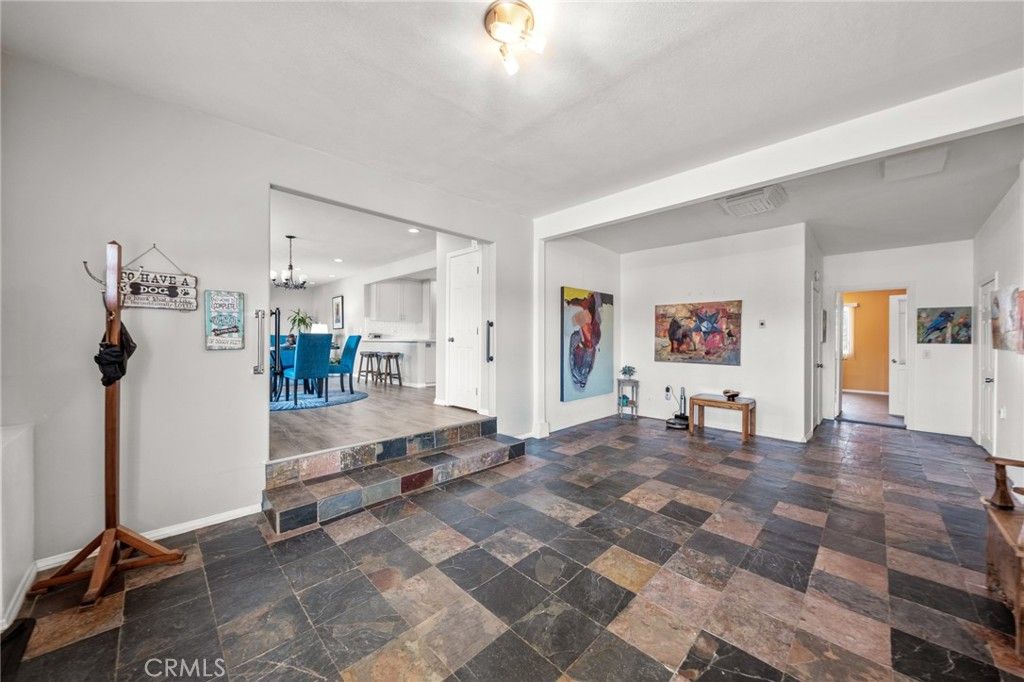listing image 130729440267841341145
