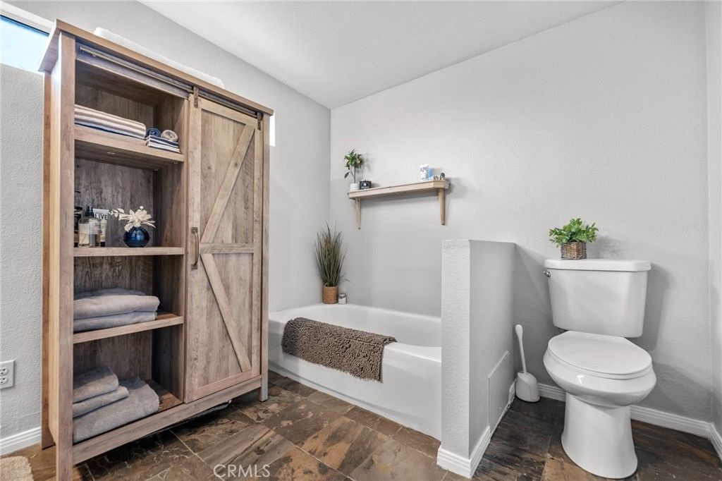listing image 130729795874833091560