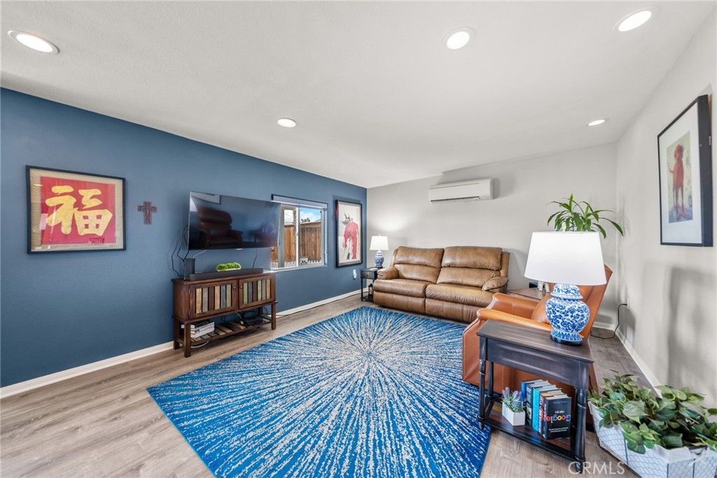 listing image 130724179392327653522