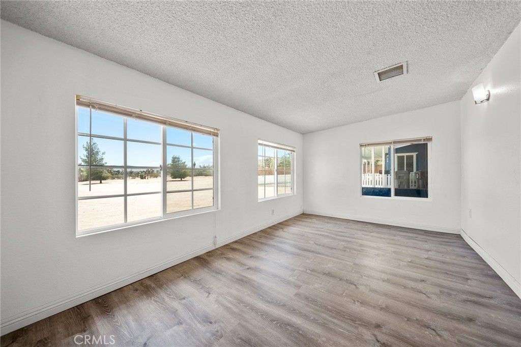 listing image 130723256366252091468