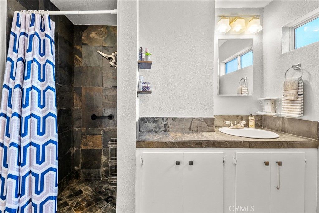 listing image 130729368459092617312