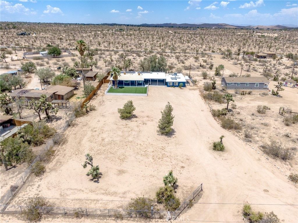 listing image 130729514267104627659