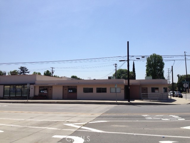 Excellent corner unit office space for lease in a up and coming area of Arcadia. Unit consist of of 2 private offices, one with its own entrance. Reception area/ waiting room has been built out and open area in the back of the unit which can be used as a conference area or can be built out for more office space. This is a great value and in a up and coming area of Arcadia. There are many potential uses for this space, please check with city as to potential uses.