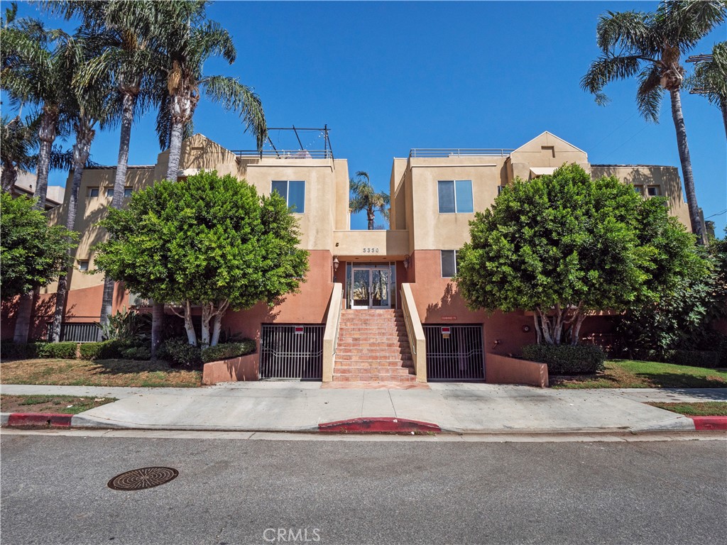 View Sherman Oaks, CA 91411 townhome