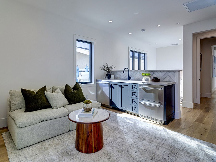 Corona del Mar South of PCH (CDMS) - Residential