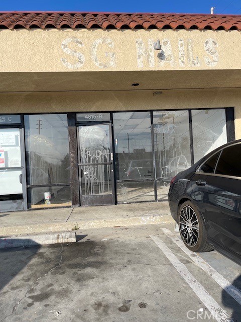 Retail store for lease, good for fast food restaurant, Yogurt store, Insurance office, Etc...