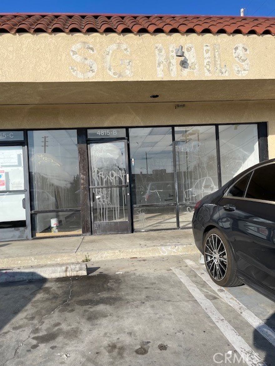 Retail store for lease, good for fast food restaurant, Yogurt store, Insurance office, Etc...