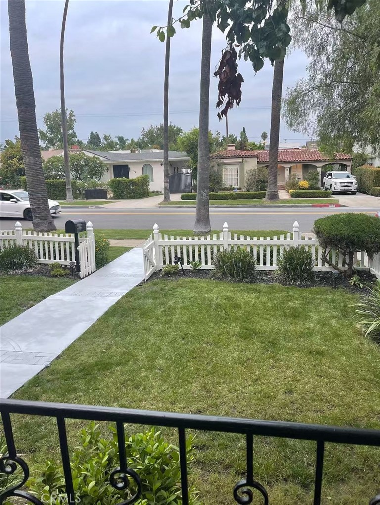 113 N DOHENY DR