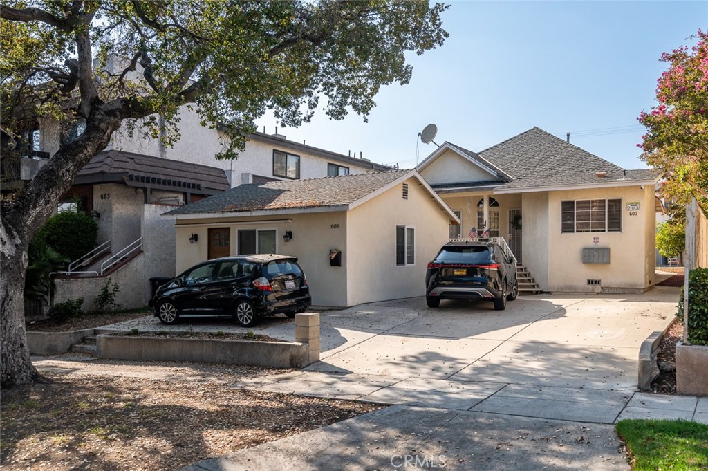 FIRST TIME ON THE MARKET!! Located in the highly desirable NW of Burbank, one block below Kenneth. This pride of ownership property is well maintained 5-units plus 1 new ADU! Three of the five units are one bedroom and one bathroom with on site parking accessed from the alleyway. Duplex features 2 bedrooms 2 baths each unit. ADU has been completed in 2021, has a separate address and features 1BD 1BH. This great investment property is centrally located with easy access to public transit and minutes away to DreamWorks, Warner Bros. Studios, Disney Imagineering, St. Joseph's Hospital, LA Equestrian Center, Griffith Park, Ikea, and much more. Additional conveniences are other local and major retailers, parks, coffee shops, entertainment and nightlife in Downtown Burbank. With easy access to the 5/134/101 freeways. All units are currently tenant occupied.