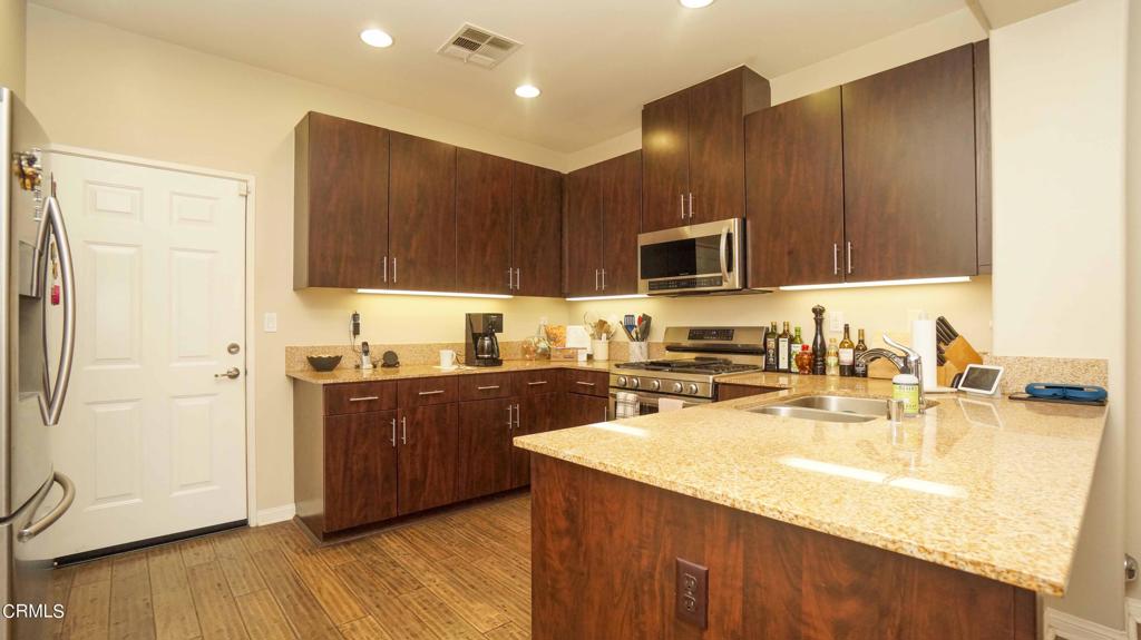 Photo 9 of 28 of 725 Forest Park Boulevard townhome