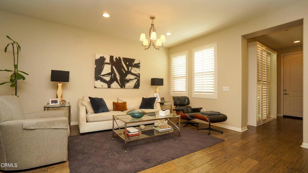 Photo 4 of 28 of 725 Forest Park Boulevard townhome