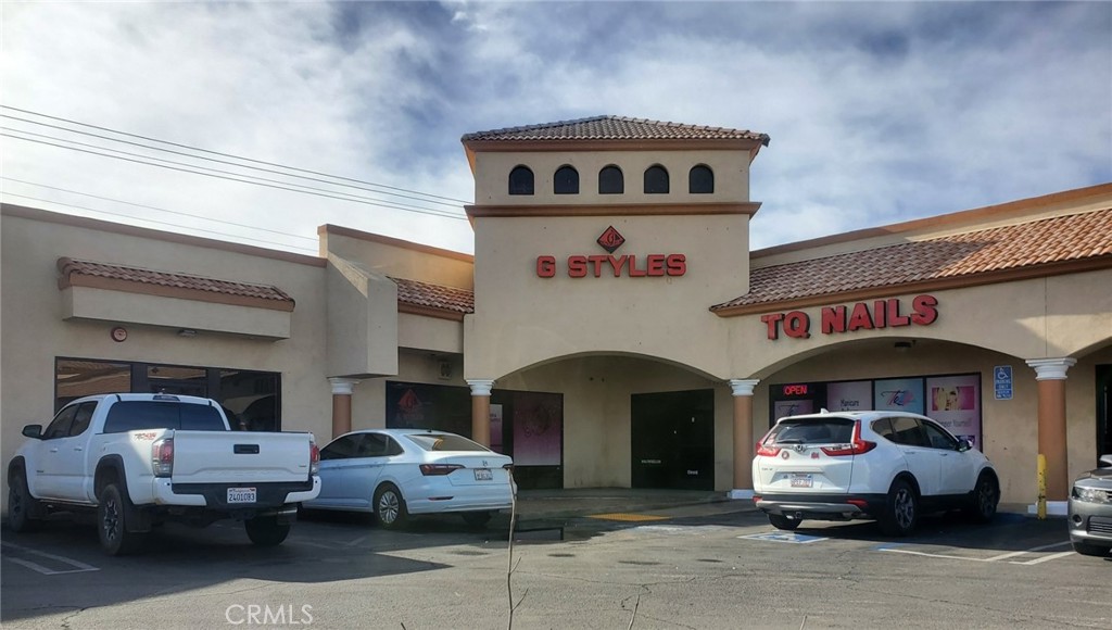 Open your next business at the Florentine Center, located in the growing City of Hesperia. Located less than 2 miles from the 15 Fwy, the Florentine Center is a commuter friendly destination.
Presently, this great property has two adjacent units available for lease at $1.35 PSF MG.
Unit #7 is ±1,465 sq. ft.
Unit 8 is ±1,283 sq. ft
Both units can be combined for a total ±2,748 sq. ft.!
You’ll be in good company, surrounded by a diverse range of businesses including; Little Cesar’s Pizza, Epic Hair Salon, TQ Nails, Health First Medical Weight Loss, and Crown Liquor.
This centrally located retail site is adjacent to the corner of Bear Valley Road and 7th Street. This high traffic corner makes this a prime location and offers easy access with high visibility.