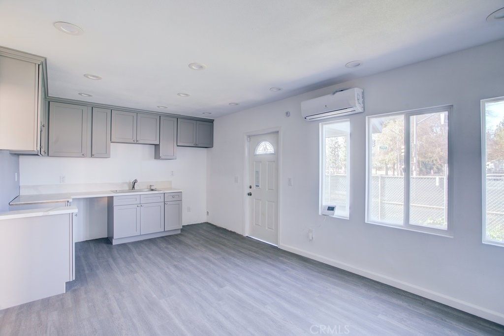 listing image 130723463509075284034