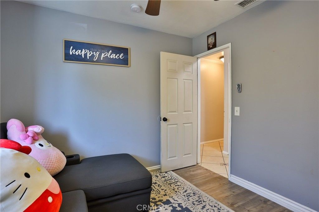 listing image 130728722481998289205