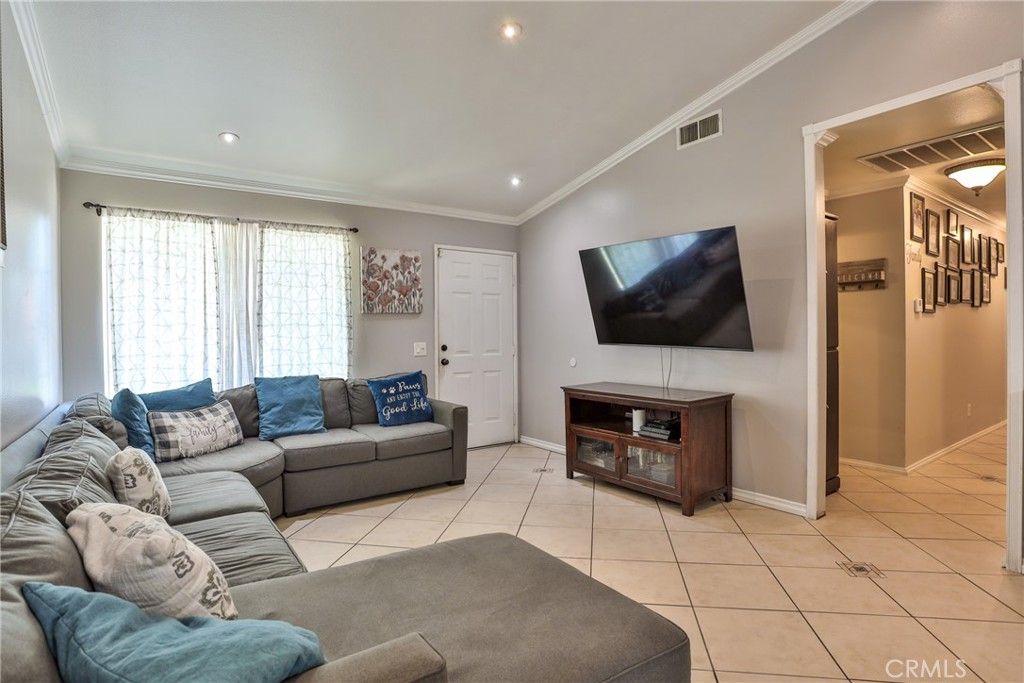 listing image 130728985886706863674