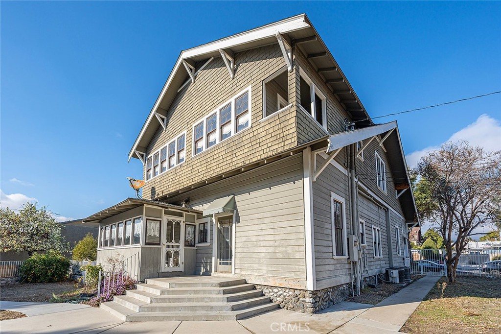 2172 Walnut Street