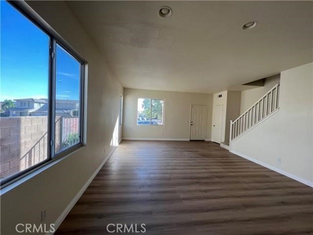 listing image 130720855105589680716