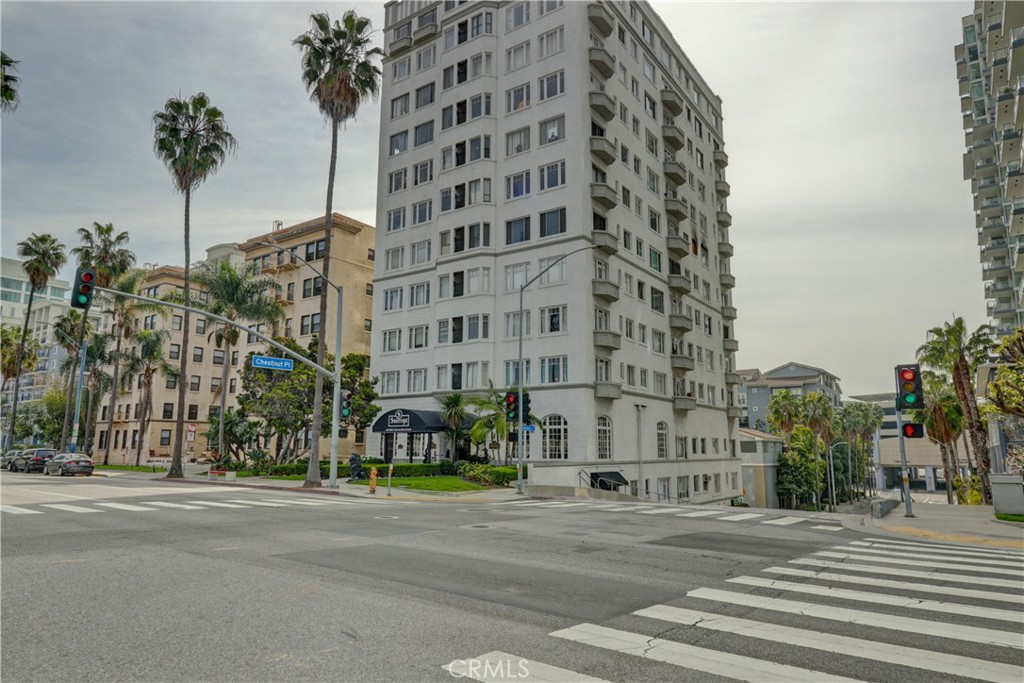 360 W Ocean Boulevard 404