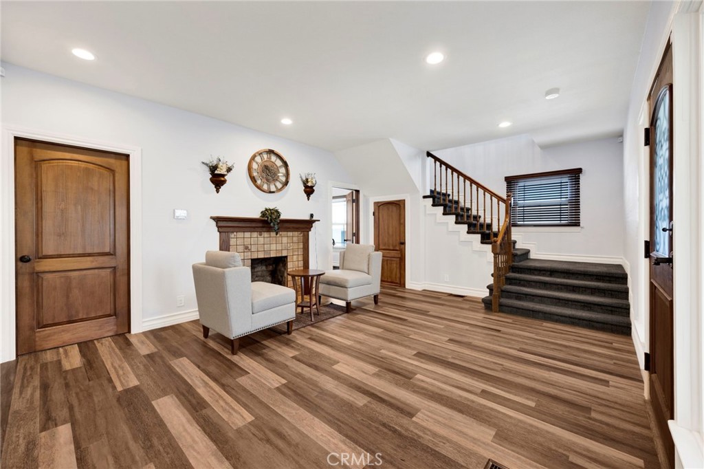 620 W Foothill Boulevard