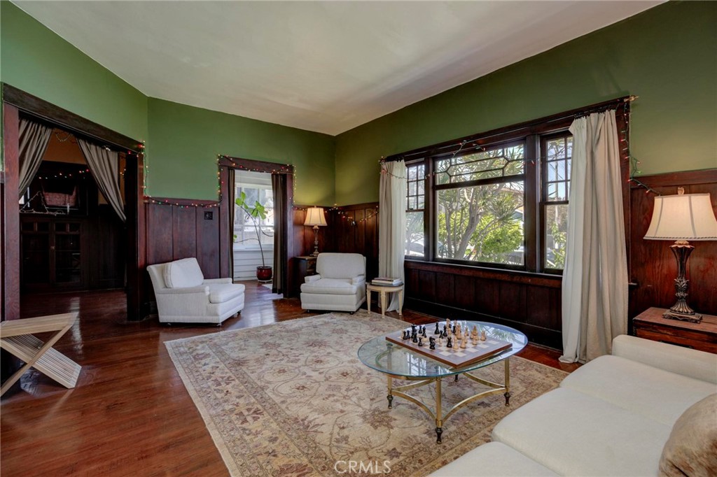 Photo 4 of 44 of 571 W 17th Street house