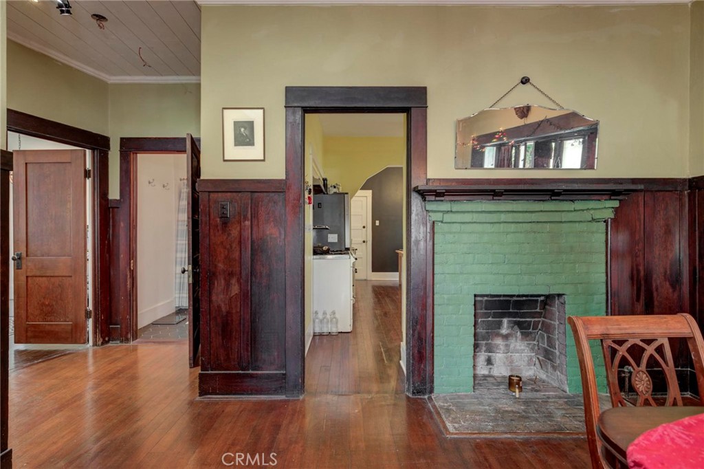 Photo 10 of 44 of 571 W 17th Street house