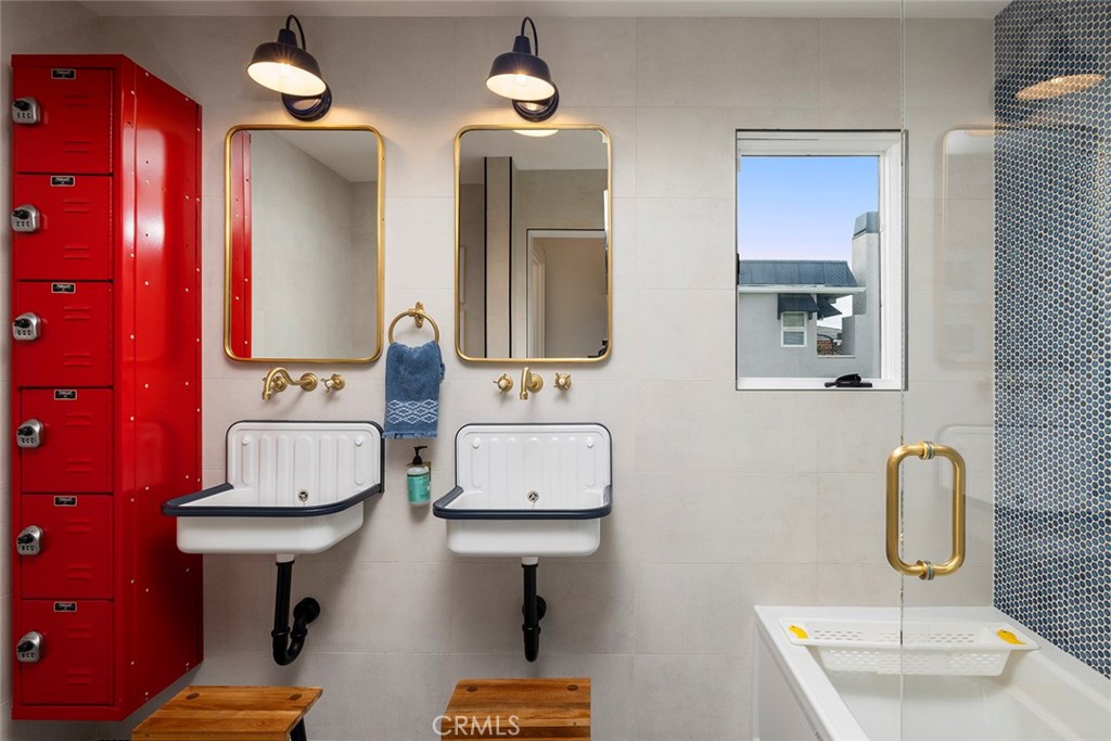 Peninsula (PI) - Residential