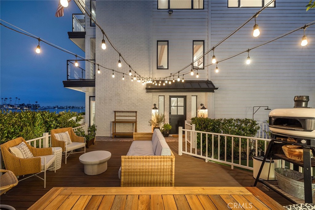 5716 e bay shore walk