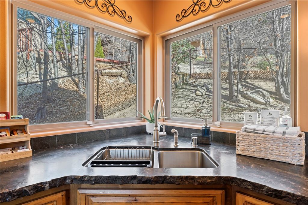 listing image 130720417475050587001