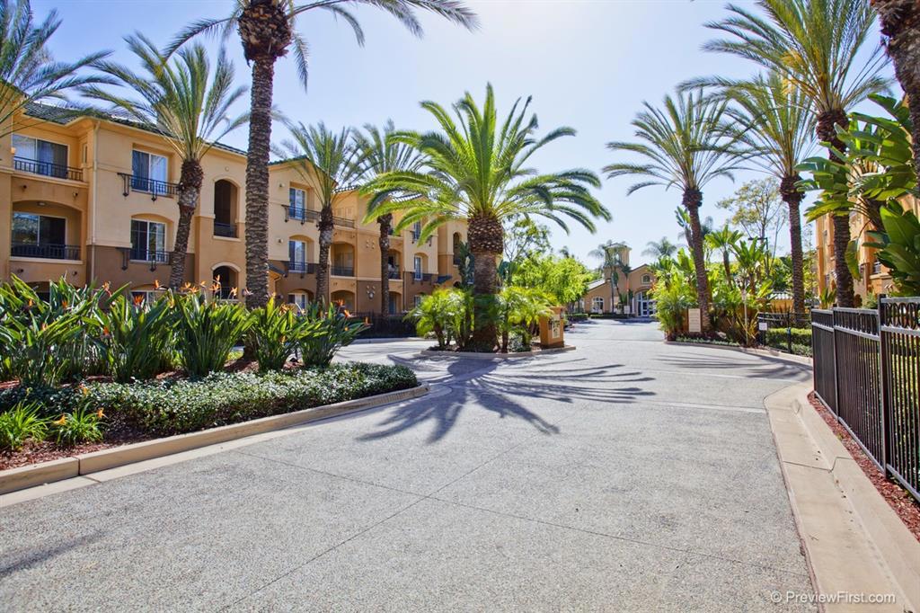 Rare 2 BR/2BA in Gated Monarch Community in Scripps Ranch with luxurious clubhouse. Conveniently located near restaurants, shops (Trader Joe’s), freeway and Mira mar Lake. Granite kitchen counter tops, laminate wood flooring in kitchen, living room, and hallway. Master bedroom has a walk-in closet with custom wood shelving and drawers. Tandem two car garage, a gas fireplace in living room, den/office space next to living room. Luxurious clubhouse with media room and lounge, pool & spa and BBQ grills. Neighborhoods: Scripps Ranch Complex Features: ,,,,,,,, Equipment: Dryer,Fire Sprinklers,Garage Door Opener,Pool/Spa/Equipment, Range/Oven, Washer Other Fees: 0 Sewer: Sewer Connected