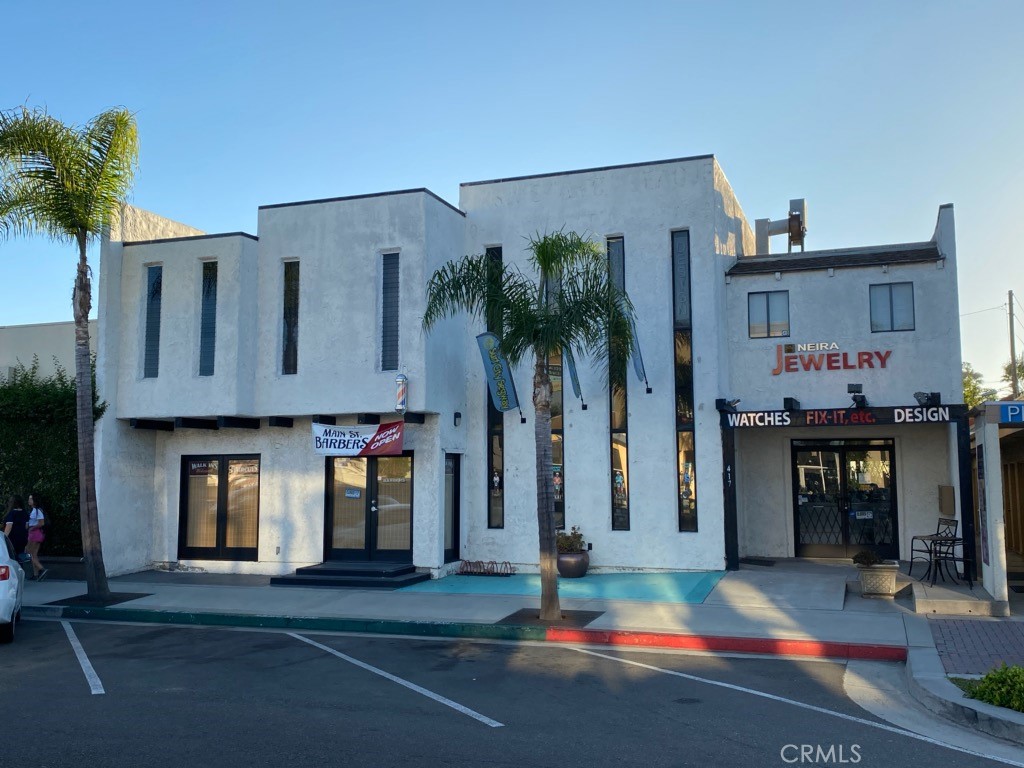 3 OFFICE SPACES & 1 retail frontage/foyer approx. 200 sf AVAILABLE FOR LEASE IN DOWNTOWN HB! Approx. 745 sq.ft each space. The unit has a full functioning kitchen. Common area bathroom & Central air conditioning. Located on the 2nd level. Triple net, great location, a few short blocks from the iconic HB pier, dining & retail. Parking spaces available in the back parking lot for tenants. Offering MOVE-IN specials, call Lori Davis for details.
The retail/frontage foyer space is perfect for vendors or specialty commercial usage. The former tenant offered "Segway" rentals. Great location, as
it faces Main Street & on the ground level. Please call listing agent w/ any questions on special offers & pricing.